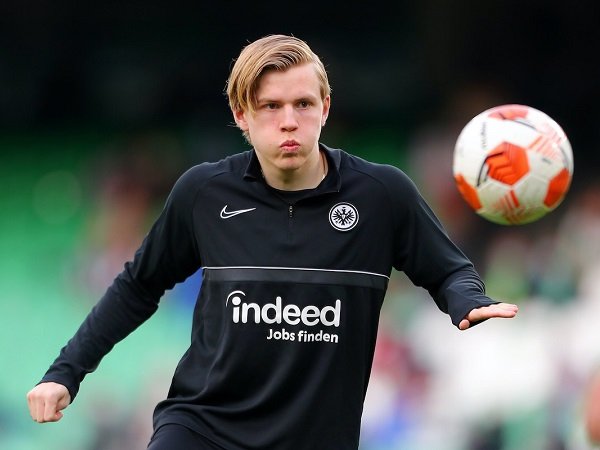 Milan Konfirmasi Hauge Resmi Rampungkan Transfer Permanen Ke Frankfurt