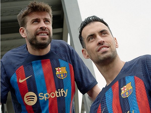 Barcelona Resmi Rilis Seragam Kandang Musim 2022/2023