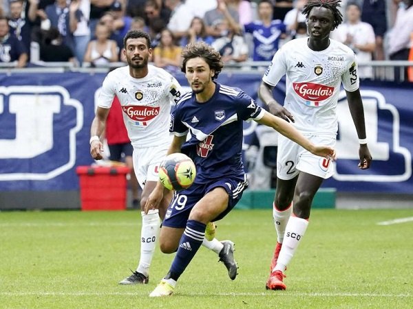 Milan Bakal Evaluasi Yacine Adli Selama Pramusim