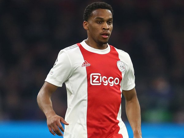 Eks Ajax Dukung Manchester United Rekrut Jurrien Timber
