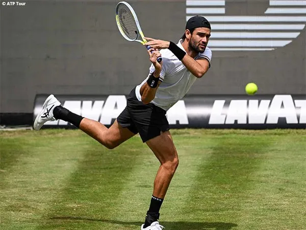 Matteo Berrettini rayakan kemenangan pertama sejak Maret di Stuttgart