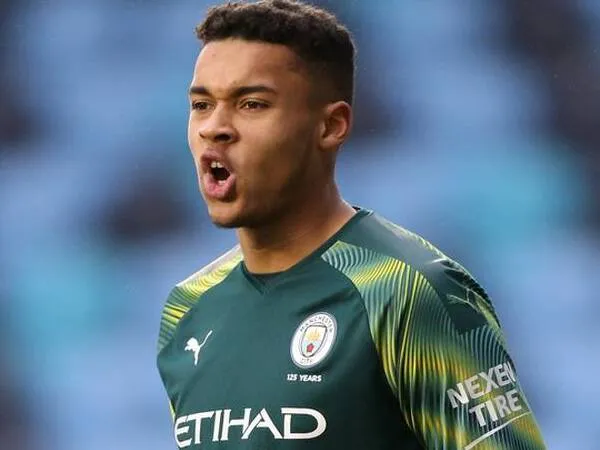 Gavin Bazunu tampil impresif di masa peminjamannya bersama Portsmouth musim lalu.
