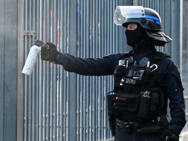 Polisi Paris Minta Maaf karena Semprot Gas Air Mata ke Pendukung Liverpool