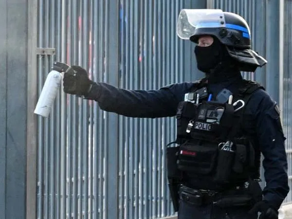 Polisi Paris Minta Maaf karena Semprot Gas Air Mata ke Pendukung Liverpool