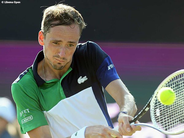 Daniil Medvedev Retas Permainan Adrian Mannarino Demi Final Libema Open