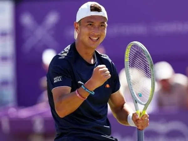 Ryan Peniston tenggelamkan petenis unggulan pertama di Queen's Club