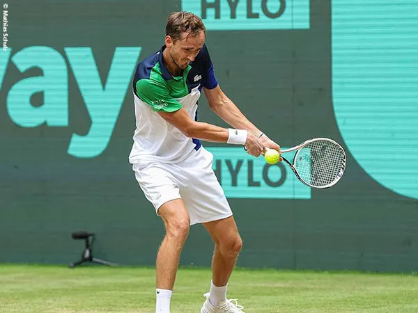 Daniil Medvedev tak buang banyak waktu demi maju ke semifinal di Halle