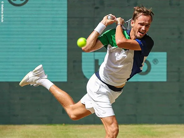 Daniil Medvedev buktikan kemampuan mumpuni dengan melangkah ke final di Halle