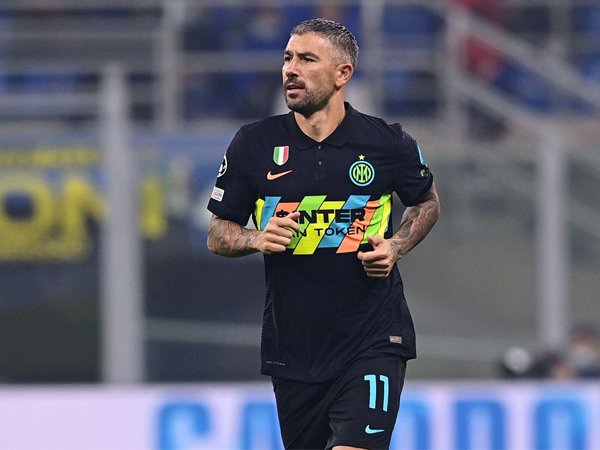 Tinggalkan Inter Milan, Aleksandar Kolarov Umumkan Pensiun