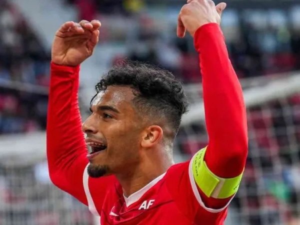 Cari Pesaing Vitaliy Mykolenko, Everton Pantau Bek AZ Owen Wijndal