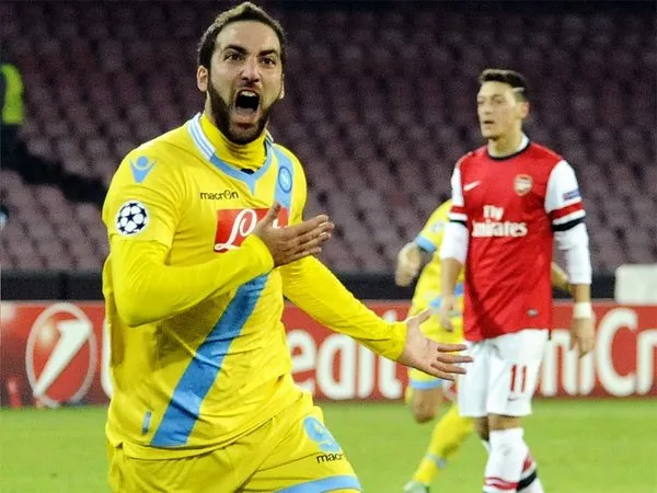 Gonzalo Higuain mengungkap fakta kalau dirinya sempat nyaris bergabung ke Arsenal di tahun 2013 silam / via Getty Images