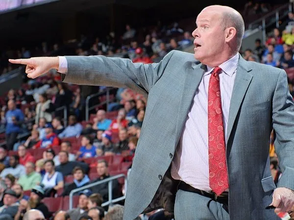 Charlotte Hornets resmi menunjuk kembali Steve Clifford sebagai pelatih.
