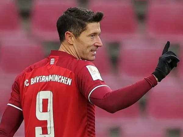 Robert Lewandowski ingin pindah ke Barcelona karena Karim Benzema.