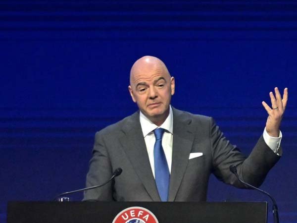 Infantino Dianggap Ingin Jatuhkan Reputasi Sepp Blatter