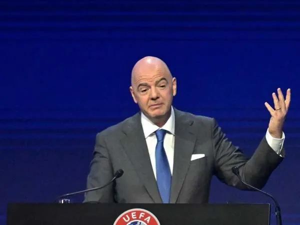 Infantino Dianggap Ingin Jatuhkan Reputasi Sepp Blatter