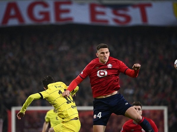 United dan Tottenham Bakal Recoki Milan Buru Botman