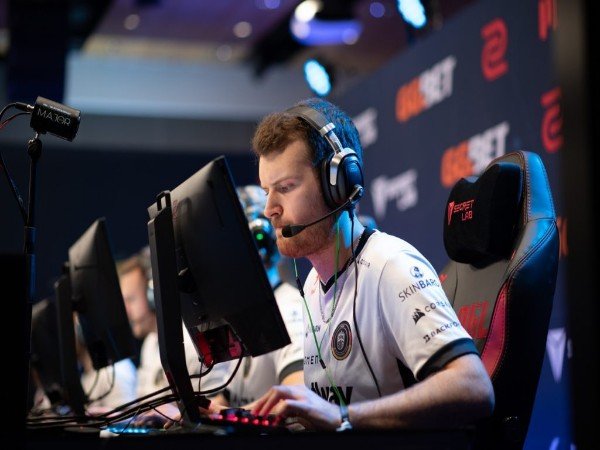 BIG Kejutkan FaZe Clan di Grand Final Roobet Cup yang Mendebarkan