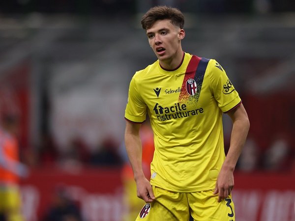 Brentford Ungguli Arsenal dalam Perburuan Bek Bologna Aaron Hickey