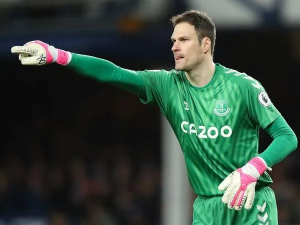Asmir Begovic optimis Everton akan membaik musim depan.
