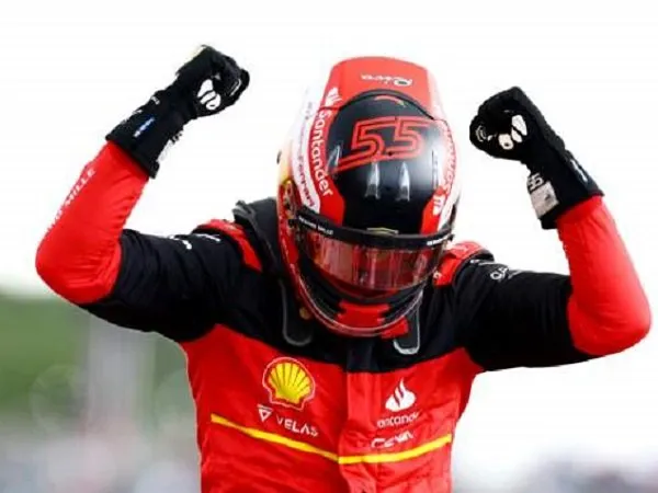 Carlos Sainz mampu perbaiki posisi di klasemen pebalap.