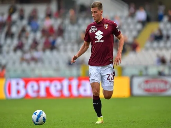 Fiorentina siap mengajukan tawaran perdana kepada Leicester City untuk memboyong Dennis Praet ke Artemio Franchi / via Getty Images