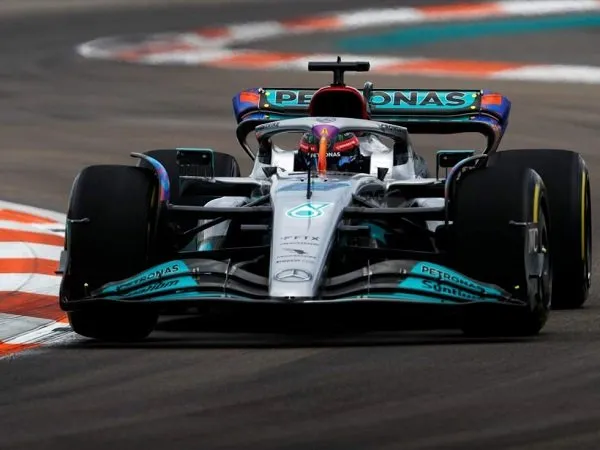 Mercedes senang performa W13 terus tunjukkan peningkatan signifikan.