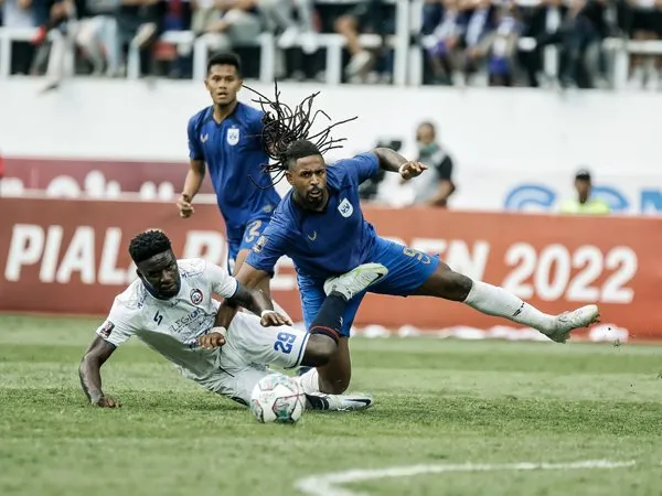 Laga PSIS Semarang kontra Arema FC pada leg pertama semifinal