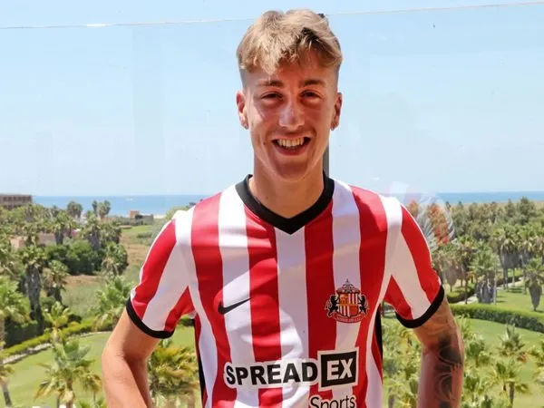 Sunderland permanenkan Jack Clarke