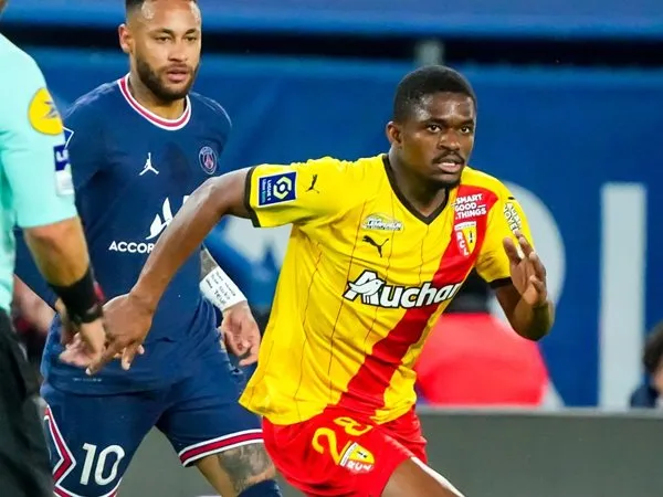 Crystal Palace Resmi Datangkan Gelandang Cheick Doucoure dari Lens