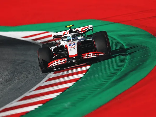 Mick Schumacher dinilai sang paman sudah jauh lebih berani.