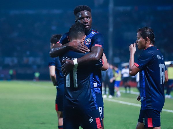 Arema FC Menang 1-0 Atas Borneo FC di Leg Pertama Berkat Gol Camara