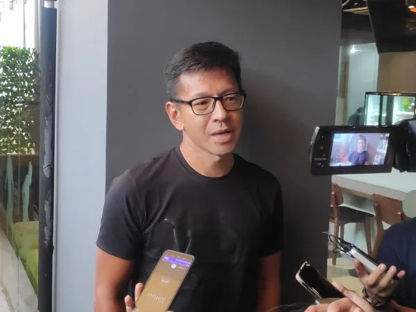 Direktur Persib, Teddy Tjahjono ketika diwawancara