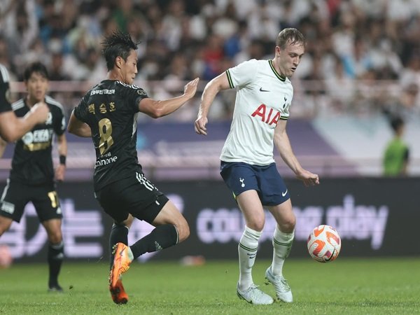 Lama Menepi, Oliver Skipp Senang Bisa Kembali Merumput