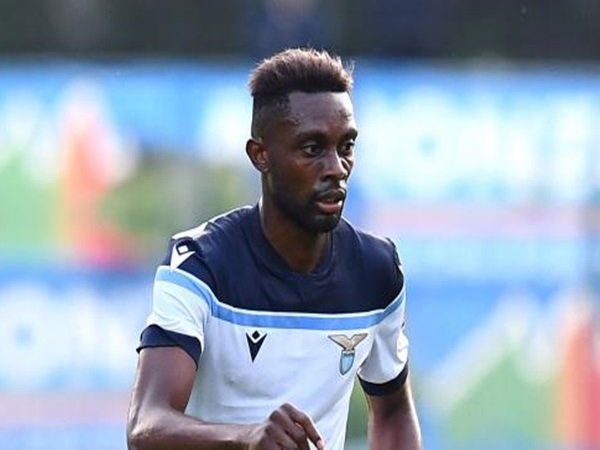 Terpinggirkan di Lazio, Akpa Akpro Diminati Dua Klub Serie A