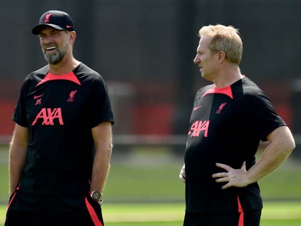 Liverpool Beri Kontrak Baru kepada Pelatih Lemparan ke Dalam
