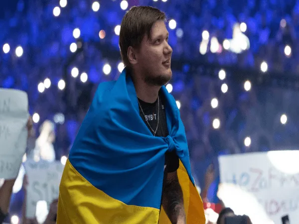S1mple Berikan Medali IEM Cologne 2022 Kepada Fans