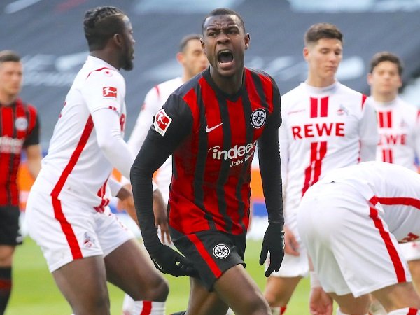 Milan Benar-benar Tertarik Rekrut Evan Ndicka Dari Frankfurt