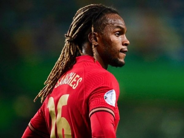 Milan Masih Pede Bisa Tuntaskan Transfer Renato Sanches