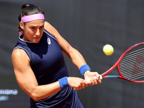 Caroline Garcia Pulangkan Misaki Doi Dari Warsawa