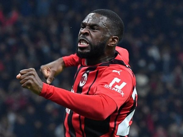 Milan Pede Bisa Perpanjang Kontrak Tomori Hingga 2027