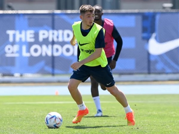 Pertanda? Tiga Pemain Chelsea Ini Tak Dapat Nomor Skuat, Termasuk Gilmour