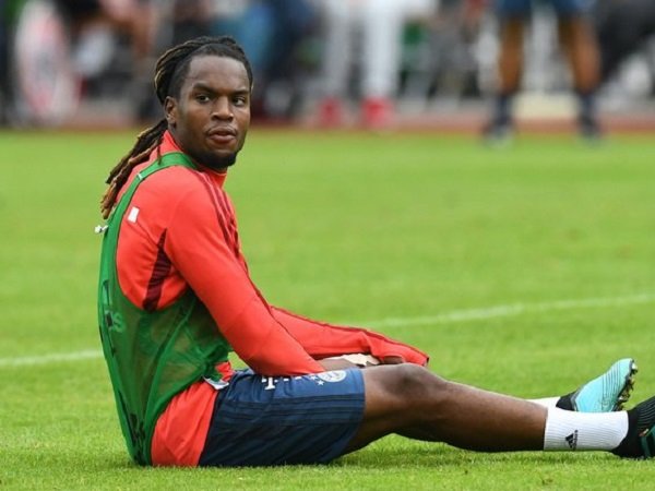 Ditawar PSG dan Milan, Renato Sanches Terjebak Situasi Sulit