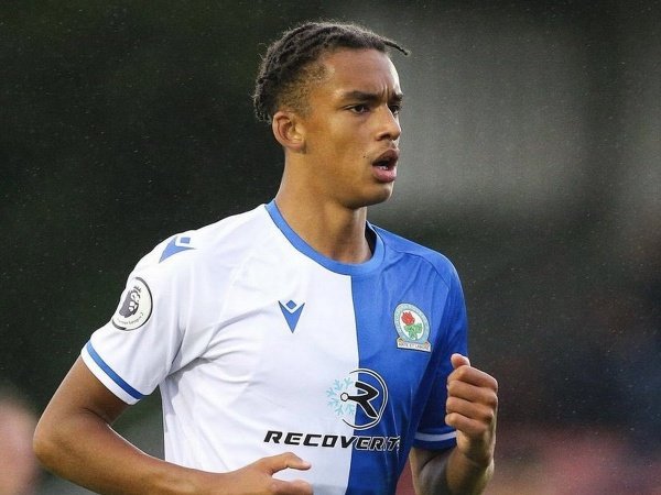 Kalahkan Chelsea dan MU, Tottenham Selangkah Lagi Rekrut Ashley Phillips