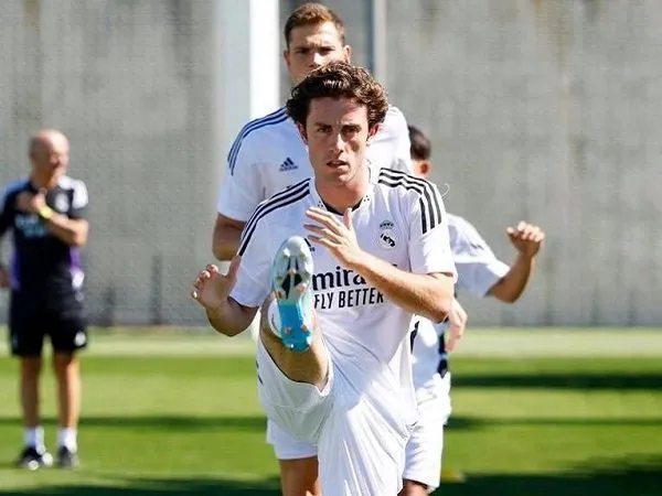 Alvaro Odriozola Berpeluang Pulang ke Real Sociedad