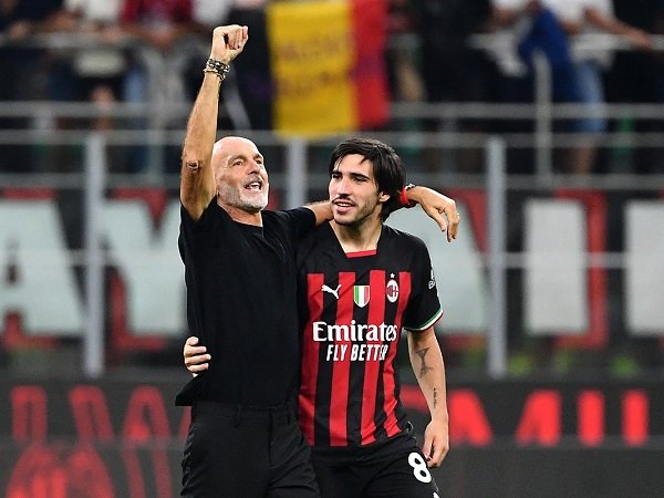 Menang Atas Inter, Pioli Puji Dua Bintang Milan