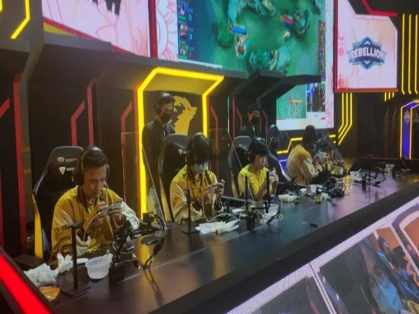 Royal Derby Leg 2 MPL ID S10: ONIC Esports ke Pucuk Pasca Libas RRQ Hoshi