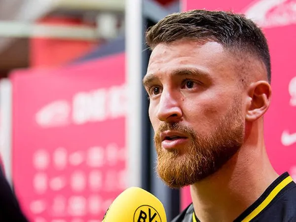 Gelandang Borussia Dortmund Salih Ozcan