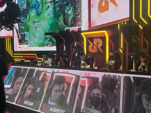 RRQ Hoshi Keok Di Royal Derby Leg 2 MPL ID S10, Xinnn Sorot Chemistry Pemain