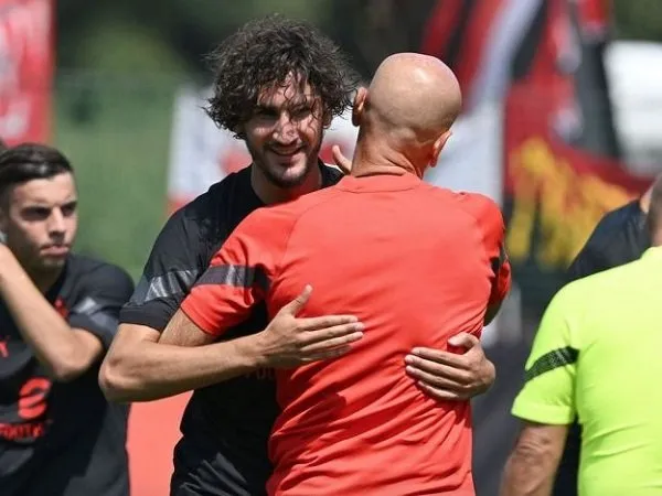 Yacine Adli dan dan Stefano Pioli