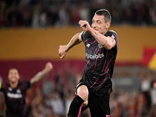 Andrea Belotti berselebrasi usai mencetak gol saat AS Roma menang 3-0 atas HJK Helsinki di matchday kedua Liga Europa (16/9) / via Reuters